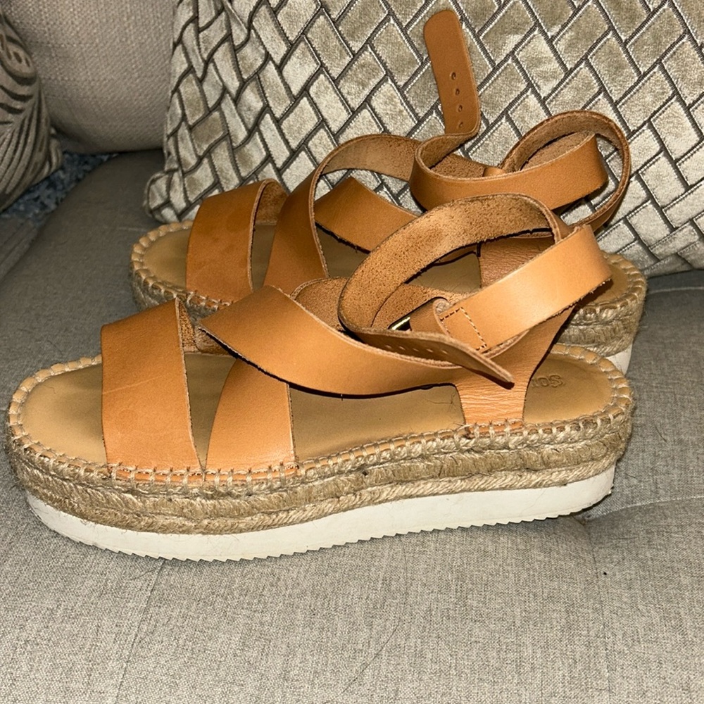 Wrap-up tan sandals size 7.5